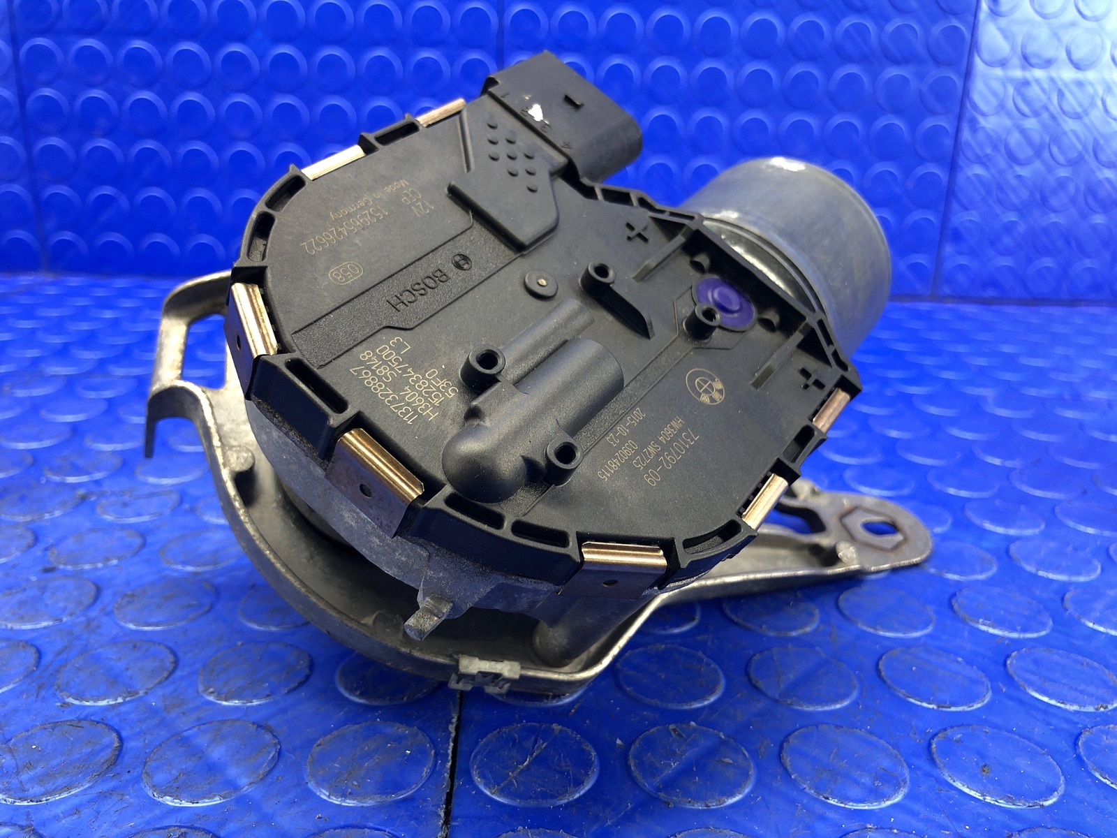 2014 2015 2016 2017 2018 2019 BMW I8 OEM FRONT RIGHT WINDSHIELD WIPER MOTOR