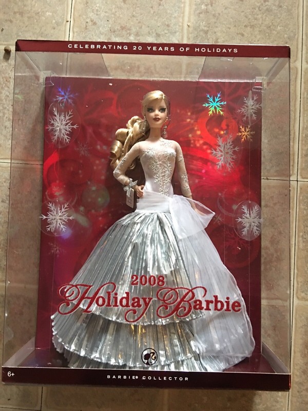 HOLIDAY BARBIE DOLL “A CHRISTMAS CAROL”. YEAR 2008.  VERY RARE.  NEVER OPENED