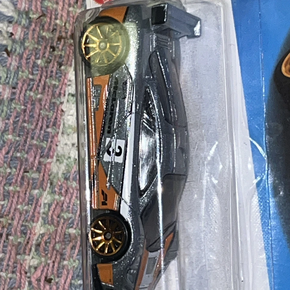 Hot Wheels - 2022 Series - Silver McLAREN F1 GTR - Image 3 of 4