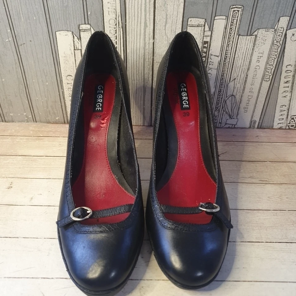 Zapatos de corte de tacón alto negros para dama con detalle de hebilla - talla 6 Foto 2 de 4