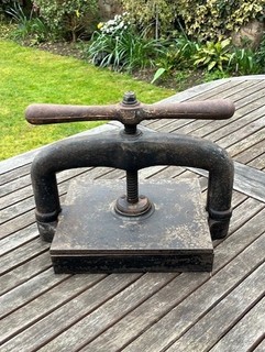 ANTIQUE CAST IRON BOOK PRESS