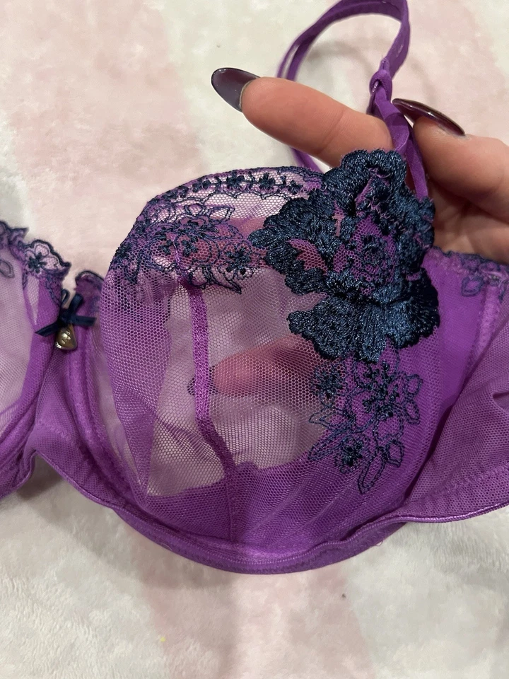Sujetador Victoria’s Secret Bordado Transparente Balconette Púrpura Azul Marino Encaje 34DD Foto 3 de 4
