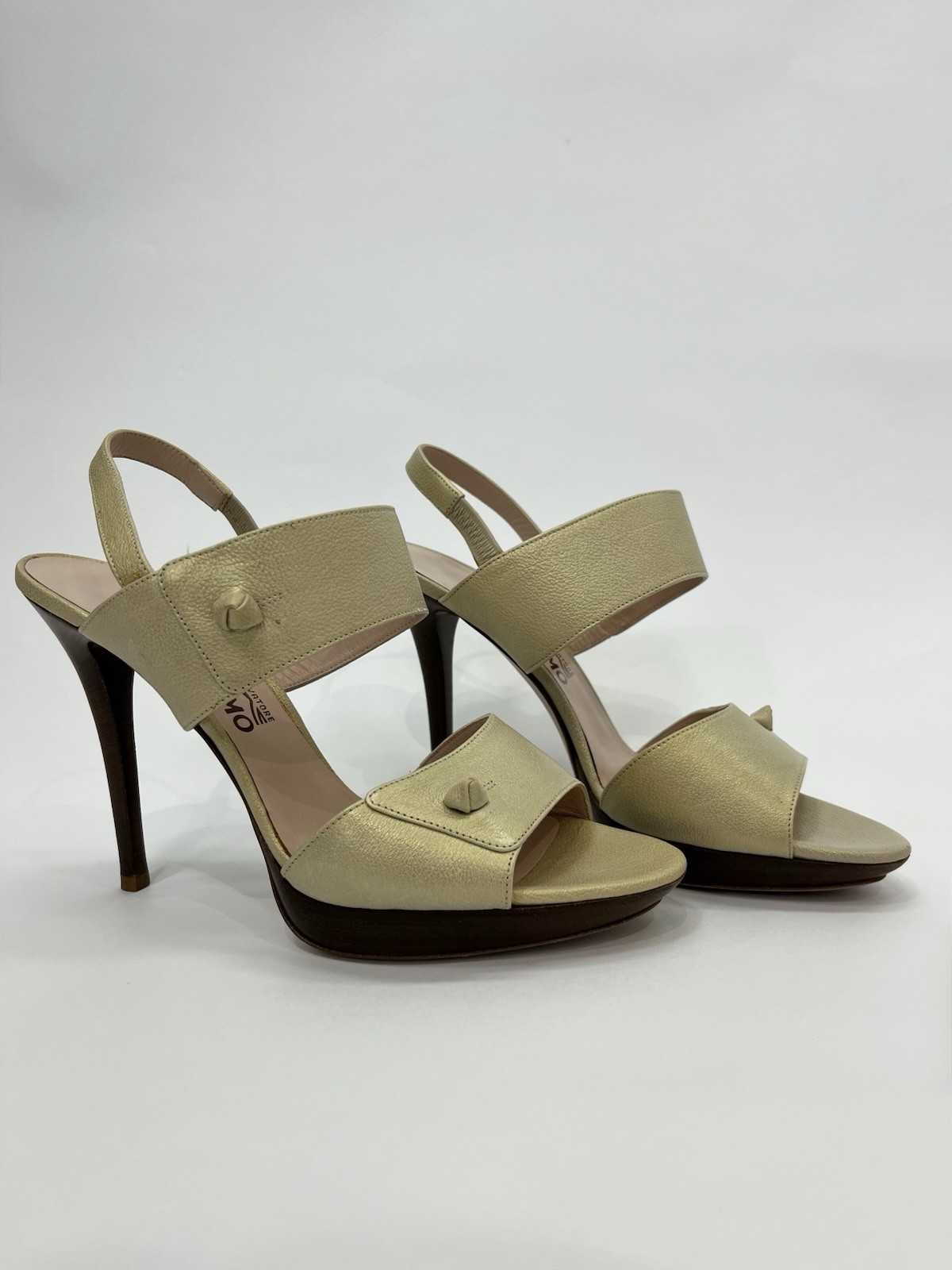 Salvatore Ferragamo Gold Metallic Leather Slingback Sandals Heels Sz 7.5 C Italy