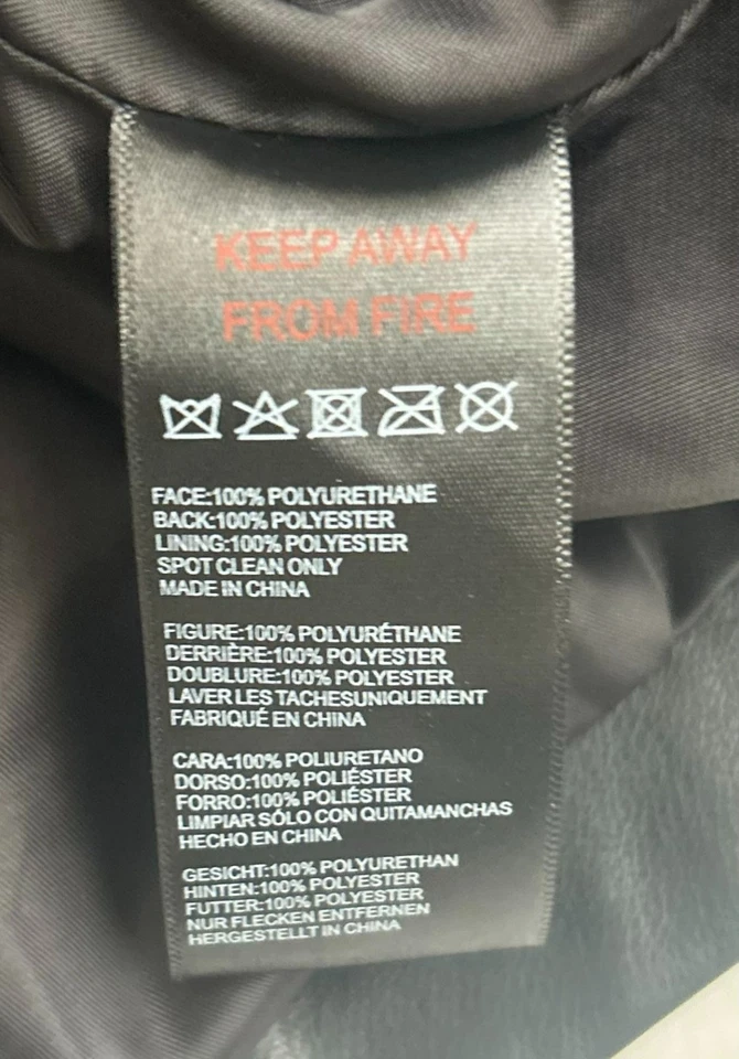 Chaqueta corta con botones de cuero sintético negra Urban Outfitters para mujer M’s Foto 4 de 4