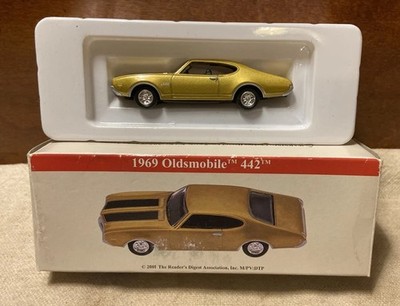 1969 Gold Oldsmobile 442 Diecast 2001 Readers Digest Classic 1/64 Muscle Car