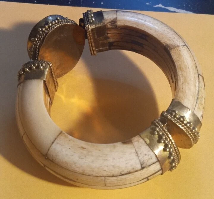 Brazalete Brazalete Tara Mesa Titanio Zoisita y Marfil Color Prehnita Hueso Foto 4 de 4