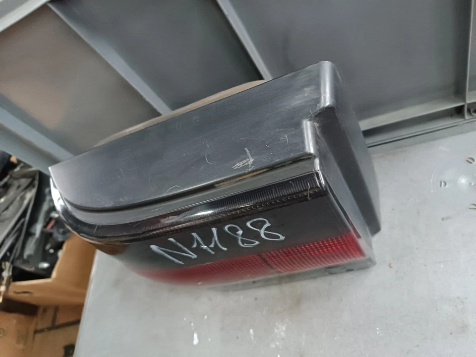 Original Renault 19 II Luz Trasera Izquierda 7700815979 HELLA 2VP006736-01 HELLA - Imagen 2 de 4