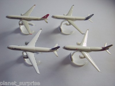AIRBUS A330-300 AIRLINES 2014 MODEL AIRPLANES SET - KINDER SURPRISE MINIATURES