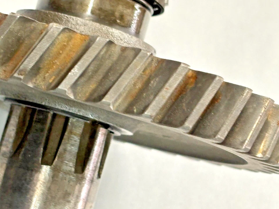 EJE DE TOMA DE FUERZA USADO CON ENGRANAJE DE TRANSMISIÓN T-9499 Foto 4 de 4