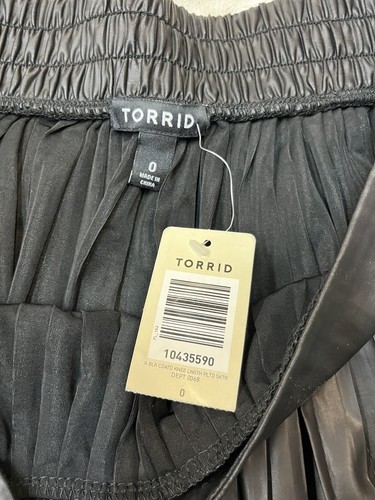 TORRID Size 0 (12/LARGE) Black Pleats Stretch A-Line Skirt Elastic - Picture 3 of 6