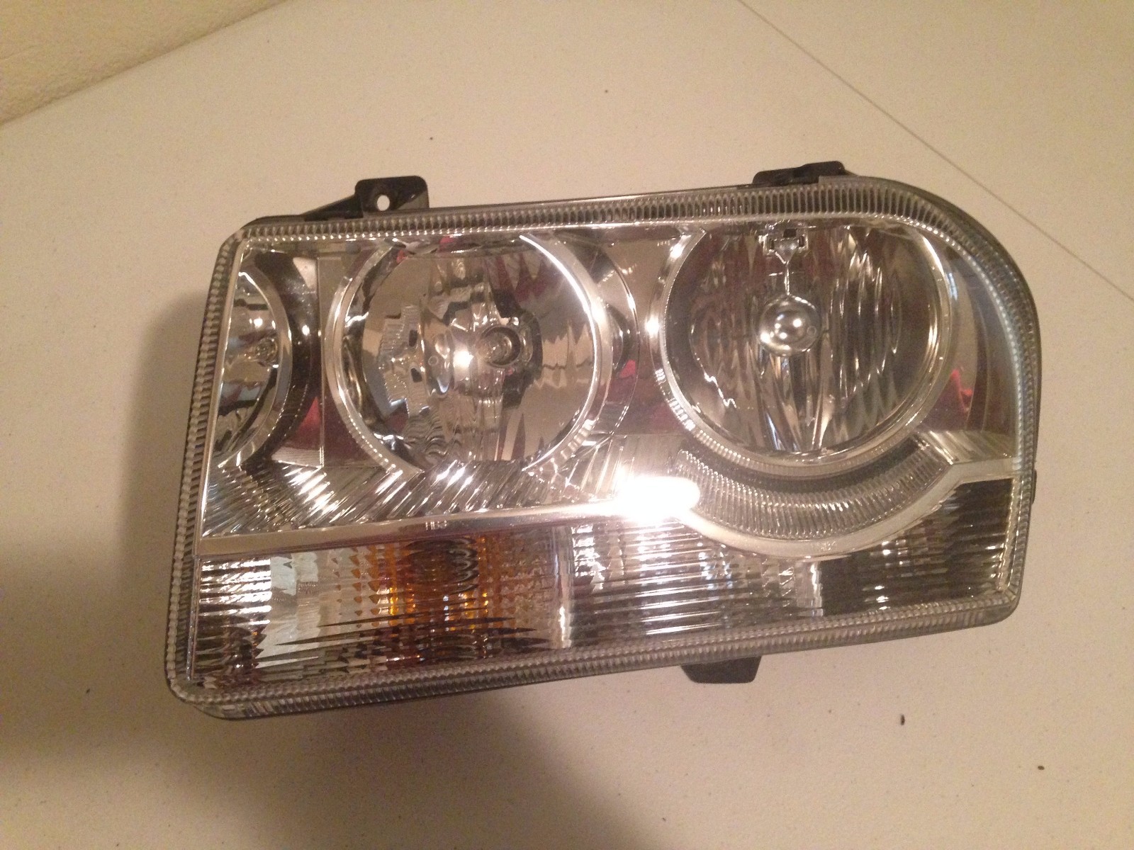 2005-06-07-2008 CHRYSLER 300 LEFT/DRIVER SIDE 3 BULB HEADLIGHT OEM 
