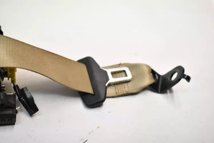 Cinturón de seguridad trasero derecho beige OEM 12-18 MERCEDES W218 CLS550 CLS400 CLS63 AMG Foto 2 de 4