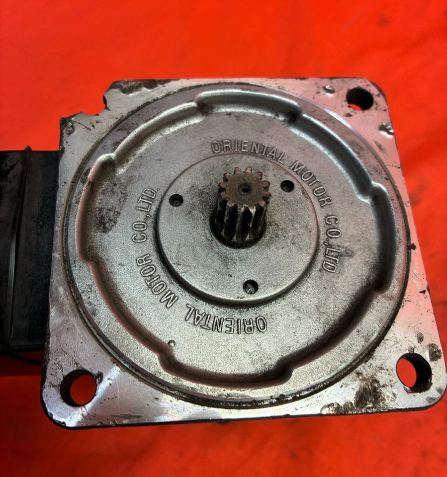 ORIENTAL MOTOR CLUTCH & BRAKE MOTOR CBI590-803T  3 PHASE 90W 50/60HZ 200/220V - Image 4 of 4