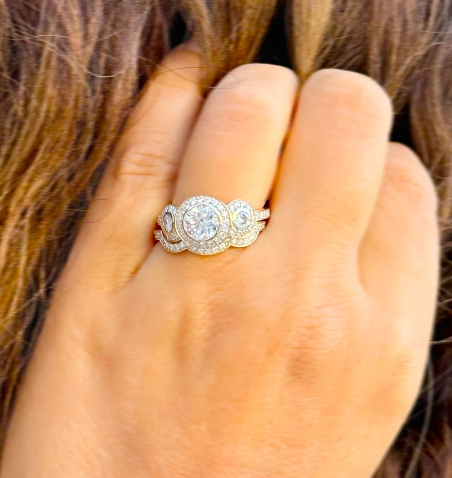 Anel de noivado de diamante corte redondo moldura halo certificado IGI ouro amarelo 14K 2,45 - Imagem 3 de 4