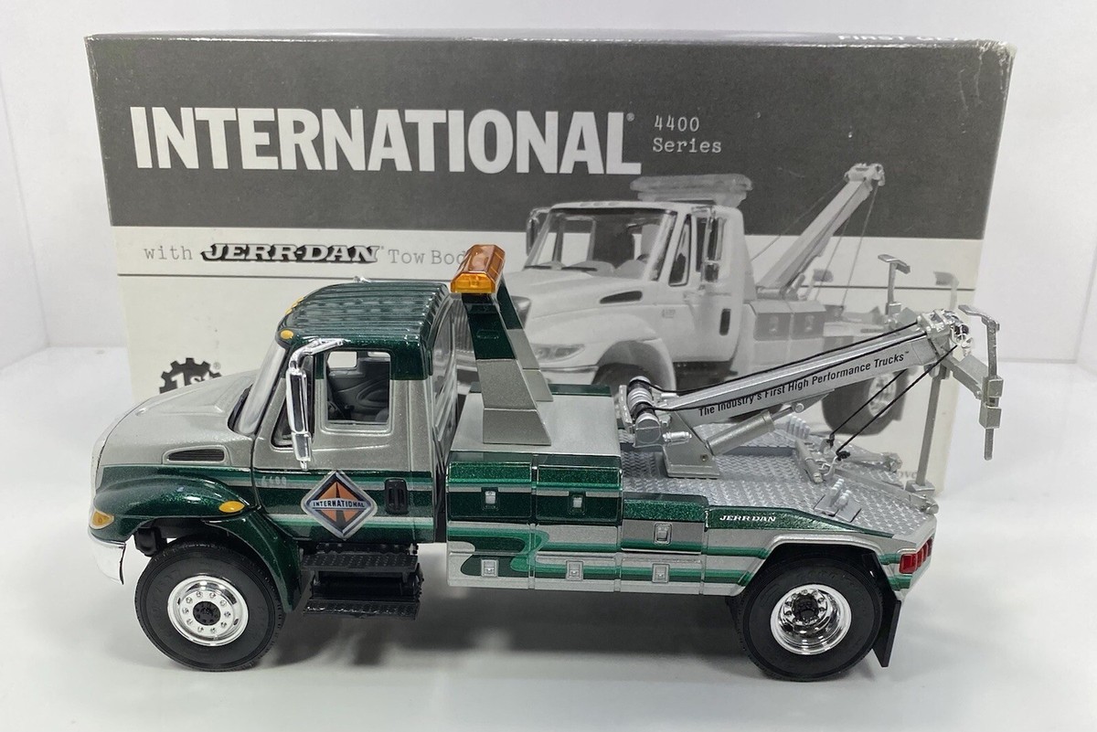 First Gear 1/34 Scale INTERNATIONAL “JERR-DAN TOW BODY” DETAILED