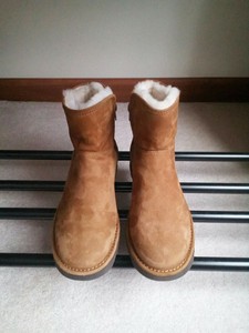 ugg abree shearling-lined suede boots