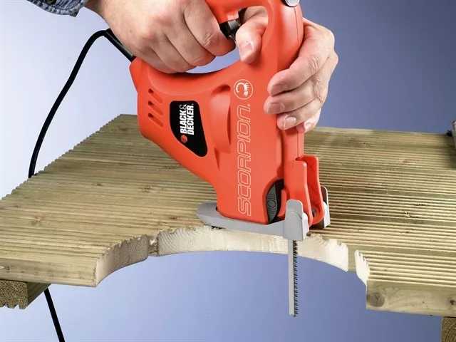 How To Attach Blade to Black & Decker power handsaw 