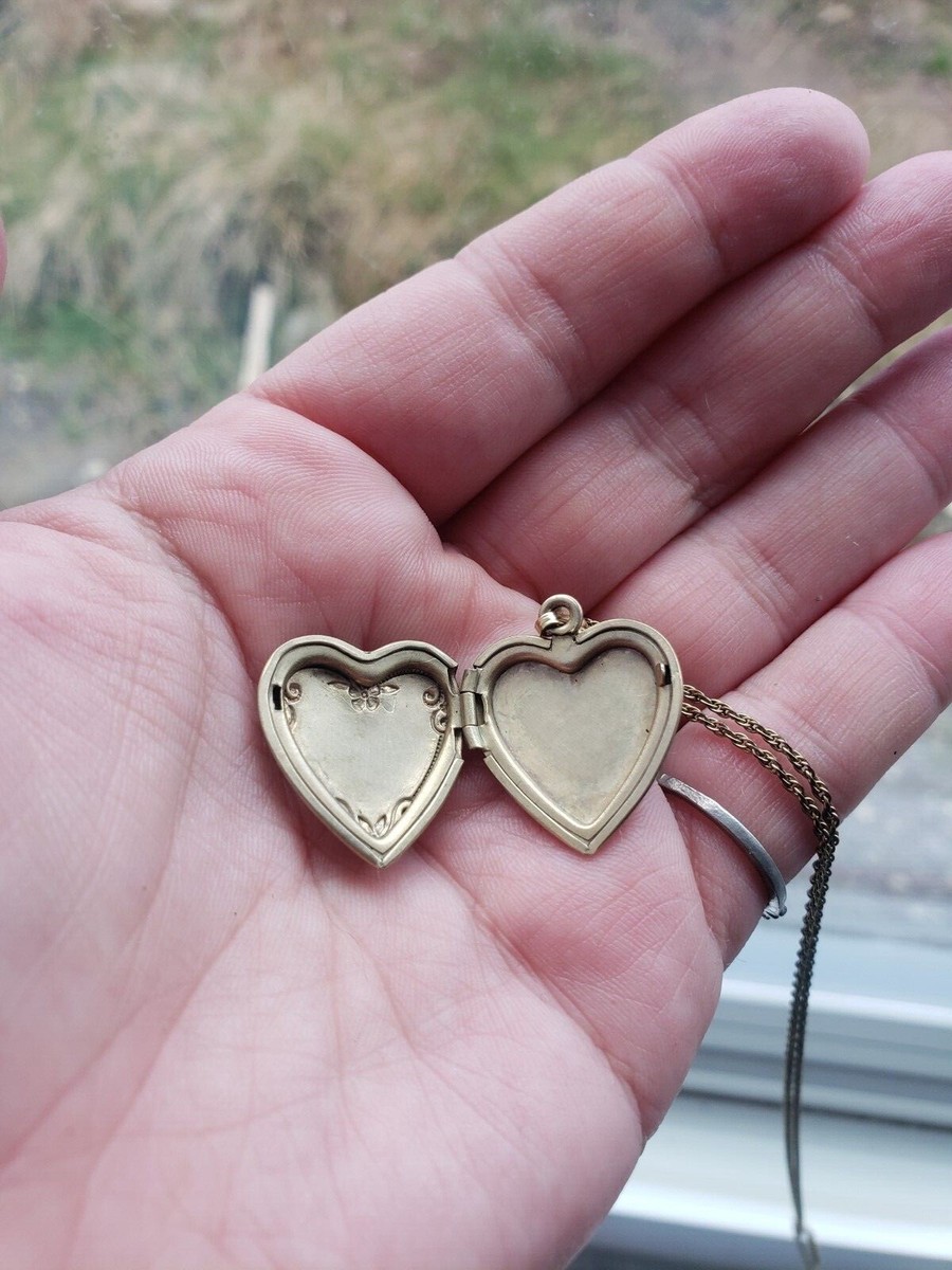 VINTAGE GOLD PLATED HEART PHOTO LOCKET PENDANT WITH CHAIN NECKLACE