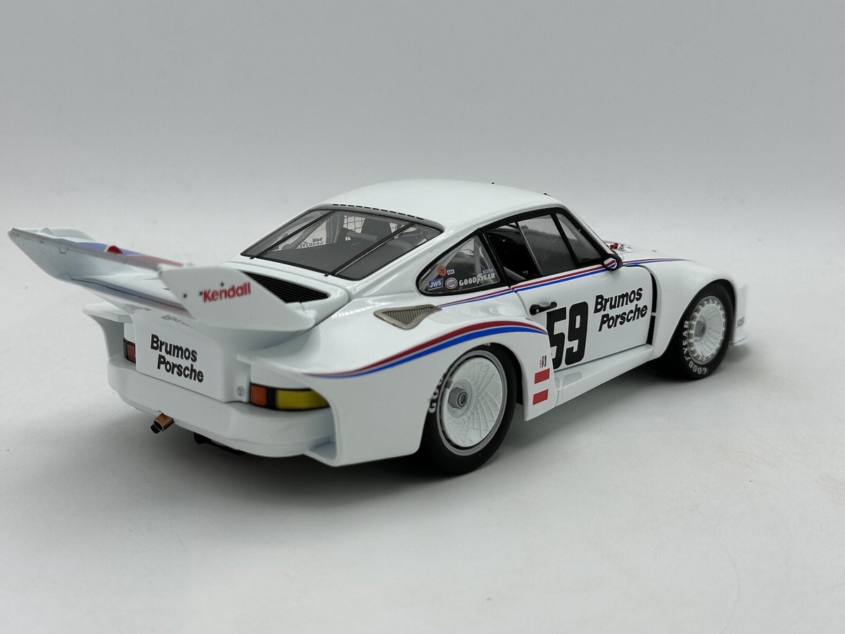 Brumos Porsche 911 ミニカー 1/18 Brumos Porsche 911 ミニカー 1/18 - メルカリ