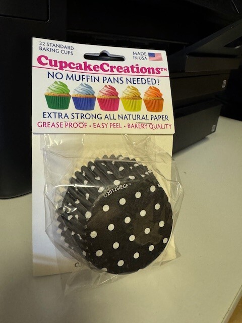 No-Pan Polka Dot Cupcake Baking Cups Set of 32-image