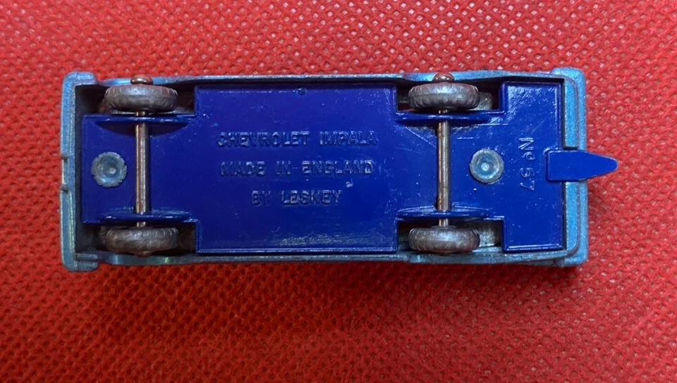 LESNEY MATCHBOX Auto CHEVROLET IMPALA N° 57 Made in England metallo Azzurro - Immagine 3 di 3