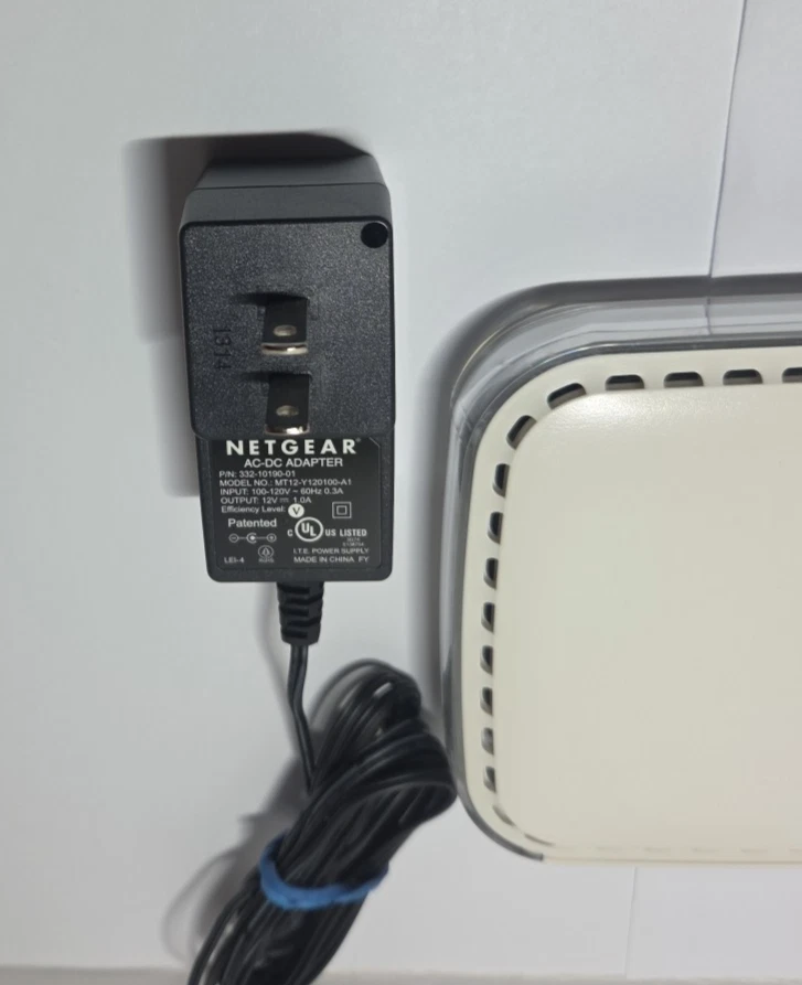 Netgear GS608 V3 8 Port Gigabit(10/100/1000 Mbps) Ethernet Switch w/Adapter - Image 2 of 4