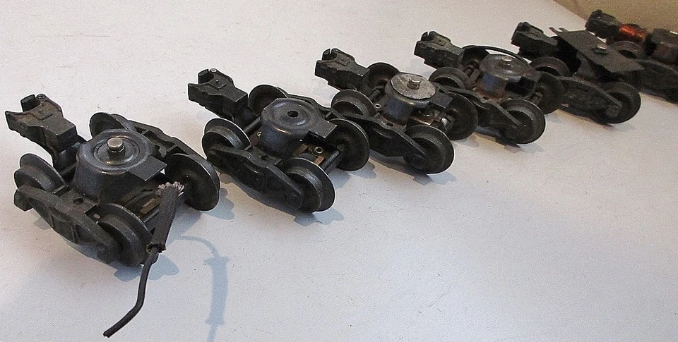 LIONEL POSTWAR SPECIALTY TRUCKS X 6 - Image 3 of 4