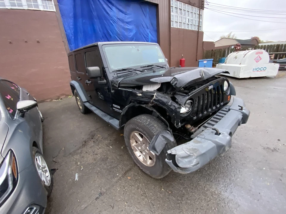 Used Automatic Transmission Assembly fits: 2013 Jeep Wrangler AT 3.6 Grade A - Image 3 of 4