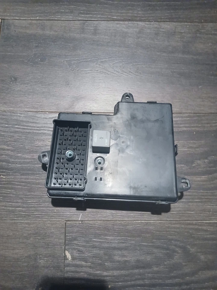 Módulo de control de carrocería usado se adapta a: Chevrolet Hhr 2011 control de carrocería BCM RH cambio delantero Foto 2 de 4