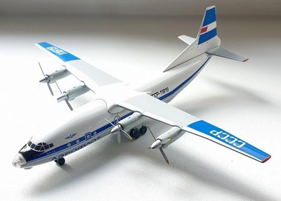 An-12 Antonov 12 USSR 11819 (1:200)