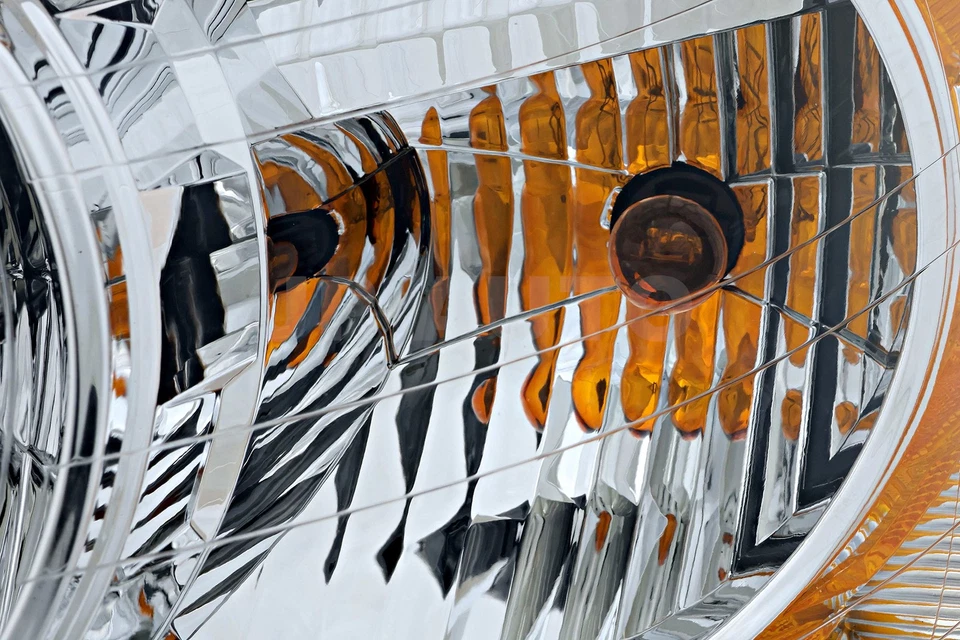 For 2006-2009 Pontiac Torrent Headlight Halogen Set Driver and Passenger Side - Image 3 of 4