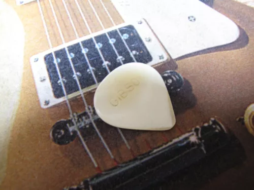 Vintage 60s Gibson  Guitar Pick