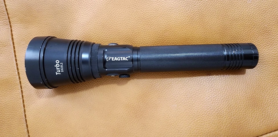 Lanterna recarregável EAGTAC Turbo SX25L2 feixe ajustável, 4 modos, bom estado - Imagem 4 de 4