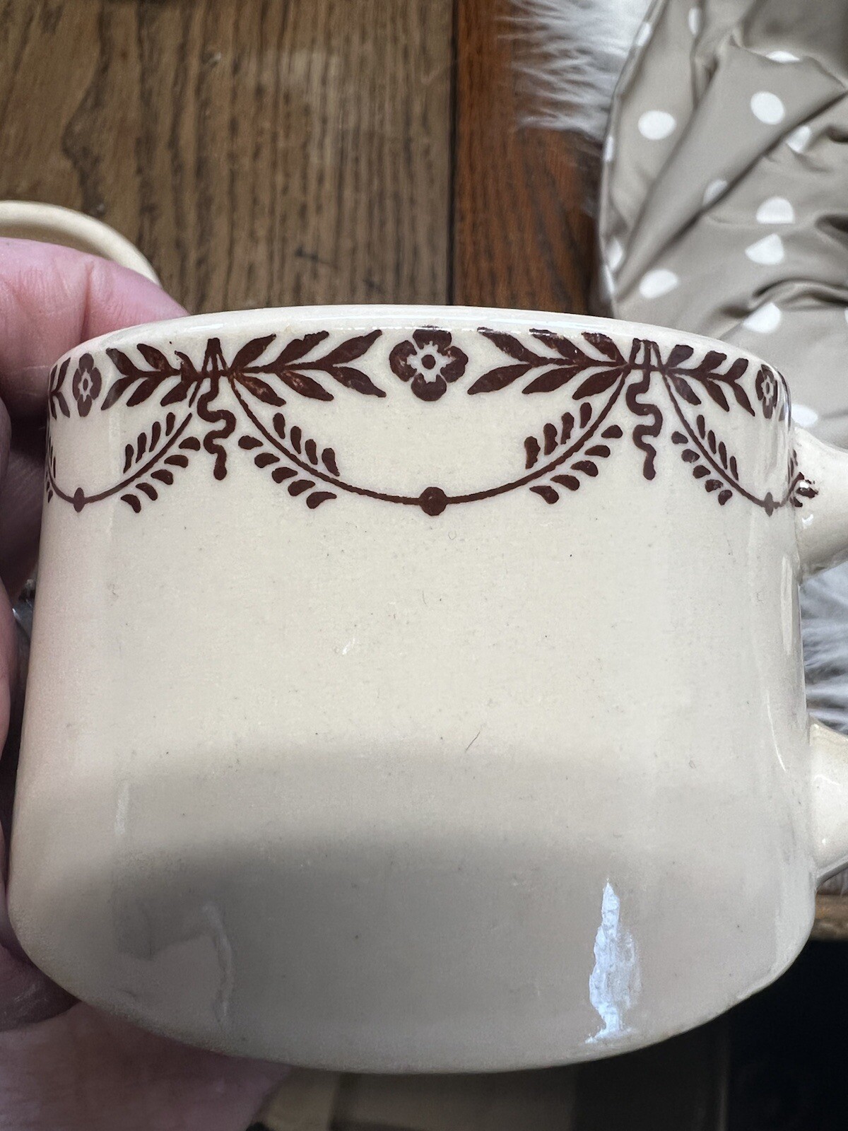 Wallace china restaurant ware Red coffee mugs Floral Scalloped Border