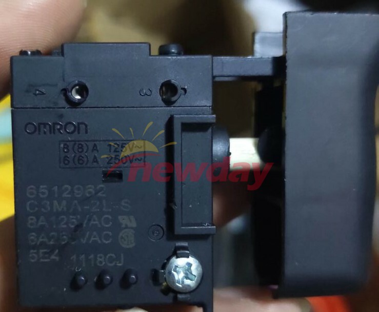New 1PCS 6512962 C3MA-2L-S 8A125VAC 6A250VAC Trigger switch