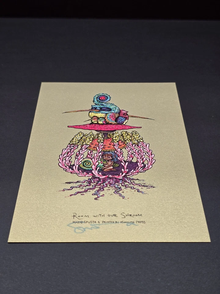 Mini impresión artística dorada Marq Spusta Room With Our Shroom - firmada edición limitada Foto 2 de 3