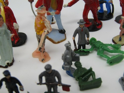 33 Vintage Small Toy Figures Metal and Plastic Gas Station Workers Captain Hook - Picture 7 of 12