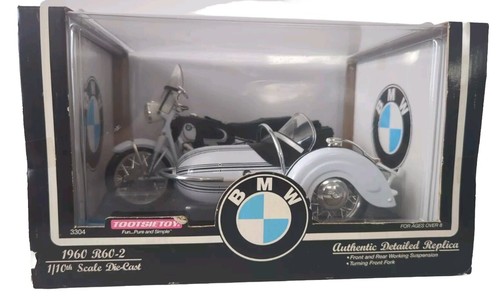 TOOTSIETOYS 3304 1/10TH 1960 R60-2 WHITE/BLACK BMW MOTORCYCLE & SIDECAR MODEL.