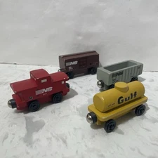 Wooden Whittle Shortline Railroad Norfolk Southern Caboose Box Cars Lot Of 4