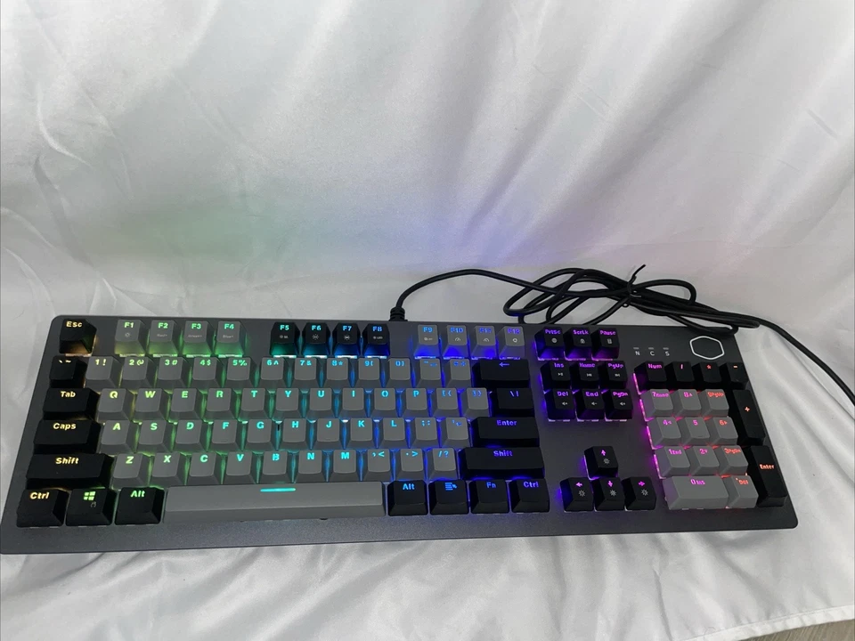 Teclado mecánico Cooler Master CK352 GAMING interruptor hebreo inglés RGB Foto 4 de 4