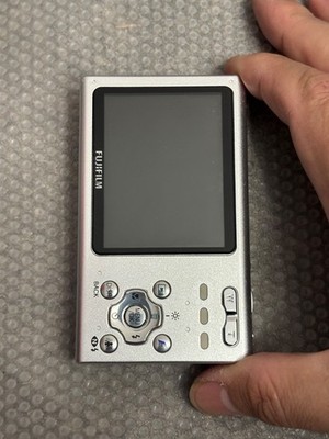 FUJIFILM FINEPIX Z5 Compact Digital Camera Tested Excellent