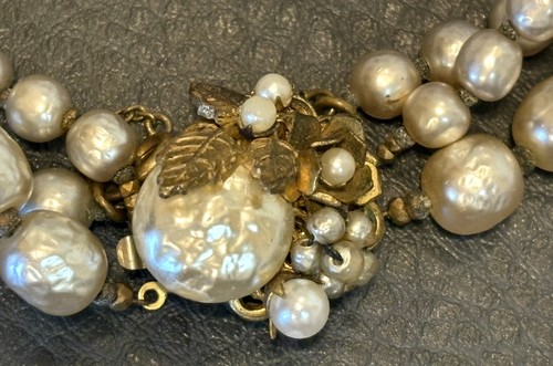 Vintage MIRIAM HASKELL Bracelet Triple Strand PEARL GILT FILIGREE Baroque SIGNED - Bild 4 von 13