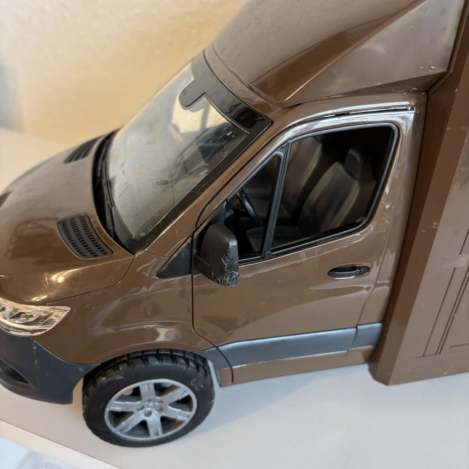 Camión de reparto de juguetes Bruder 02678 Mercedes Benz UPS hecho en Alemania falta puerta Foto 3 de 4