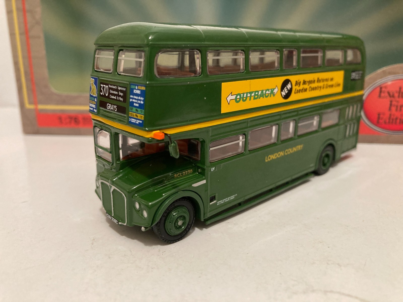 EFE 32002 RCL Routemaster Coach London Country 1/76 scale boxed free post
