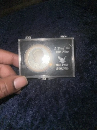 Commemorative 1964 Kennedy Half Dollar Design 1 oz .999 Fine Silver Round