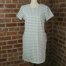 Romeo + Juliet Couture short sleeve white windowpane sheath dress with pockets L