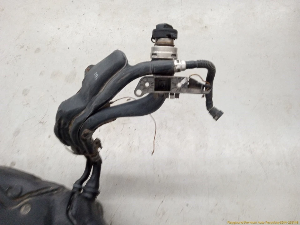 Volkswagen VW CC Fuel Gas Storage Reservoir Tank Fits 2009-2017 09 10 11 12 13 Foto 4 de 4