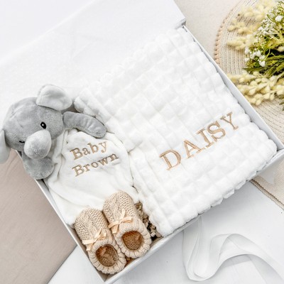 Bestickte weiße Decke & Bettdecke Geschenkkorb