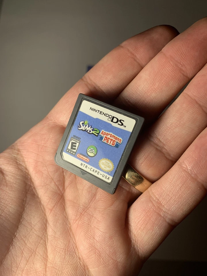 The Sims 2: Apartment Pets CIB Complete Nintendo DS 2008 - Image 3 of 4