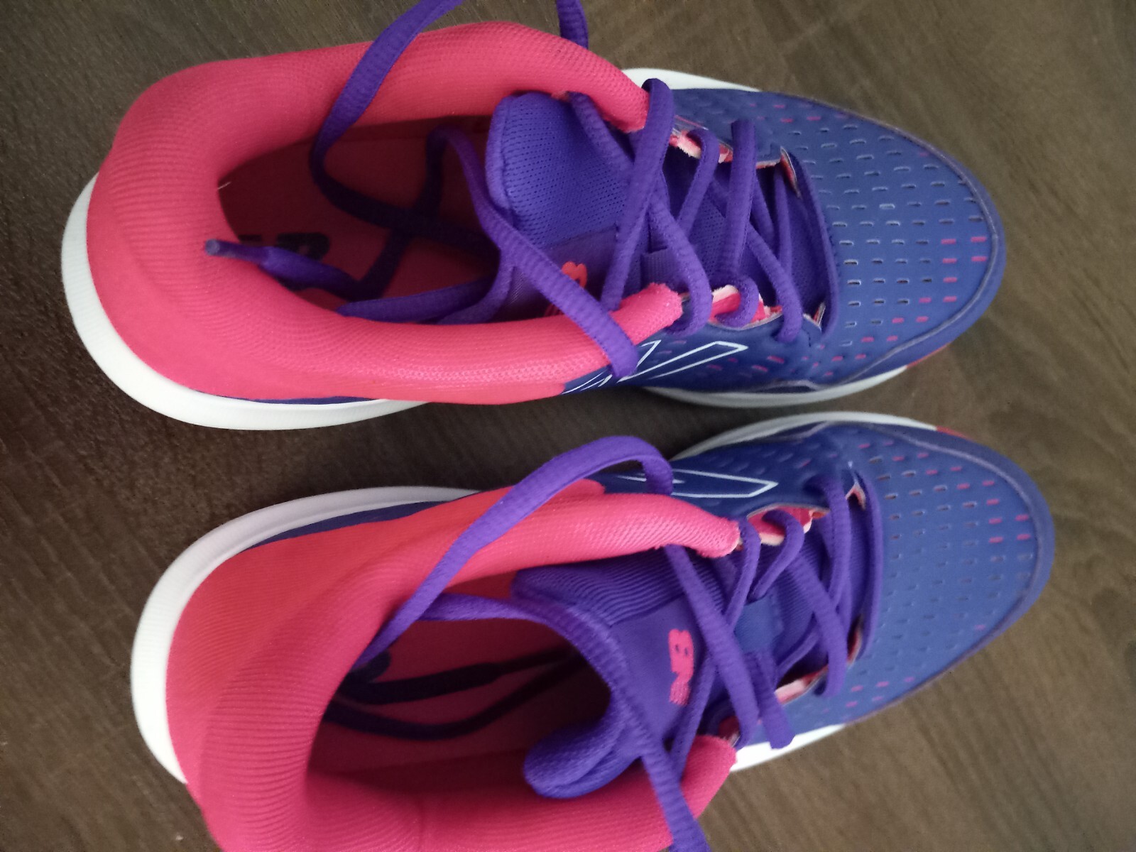 New Balance Womens Tennis Shoes Size 8 eBay